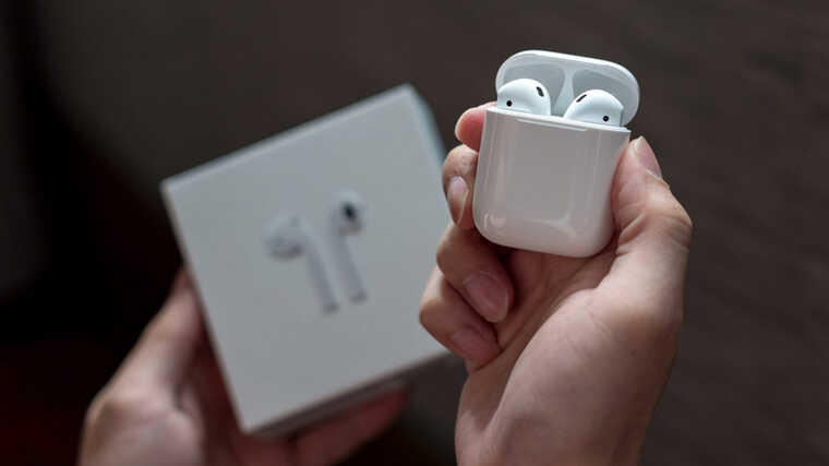      :        AirPods
