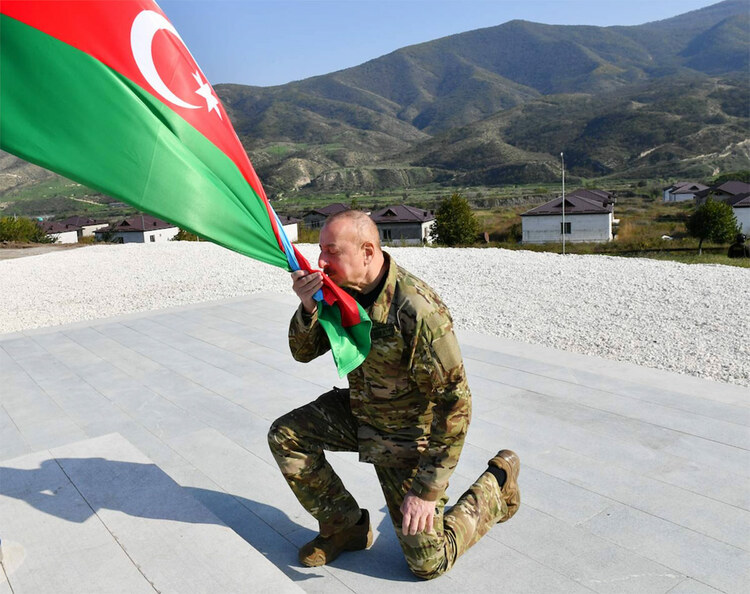 President Ilham Aliyev kisses an Azerbaijani flag uriqzeiqqiuhvls eiqrrieqiqrrmf