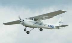   Cessna-150M (: Wikimedia Commons/ John Davies) tidttiqzqiqkdatf qhiqqkiqheiqqhrmf